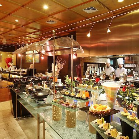 Holiday Inn Central Plaza Пекин Экстерьер фото