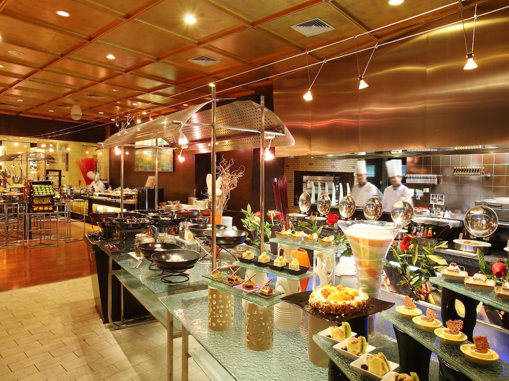 Holiday Inn Central Plaza Пекин Экстерьер фото