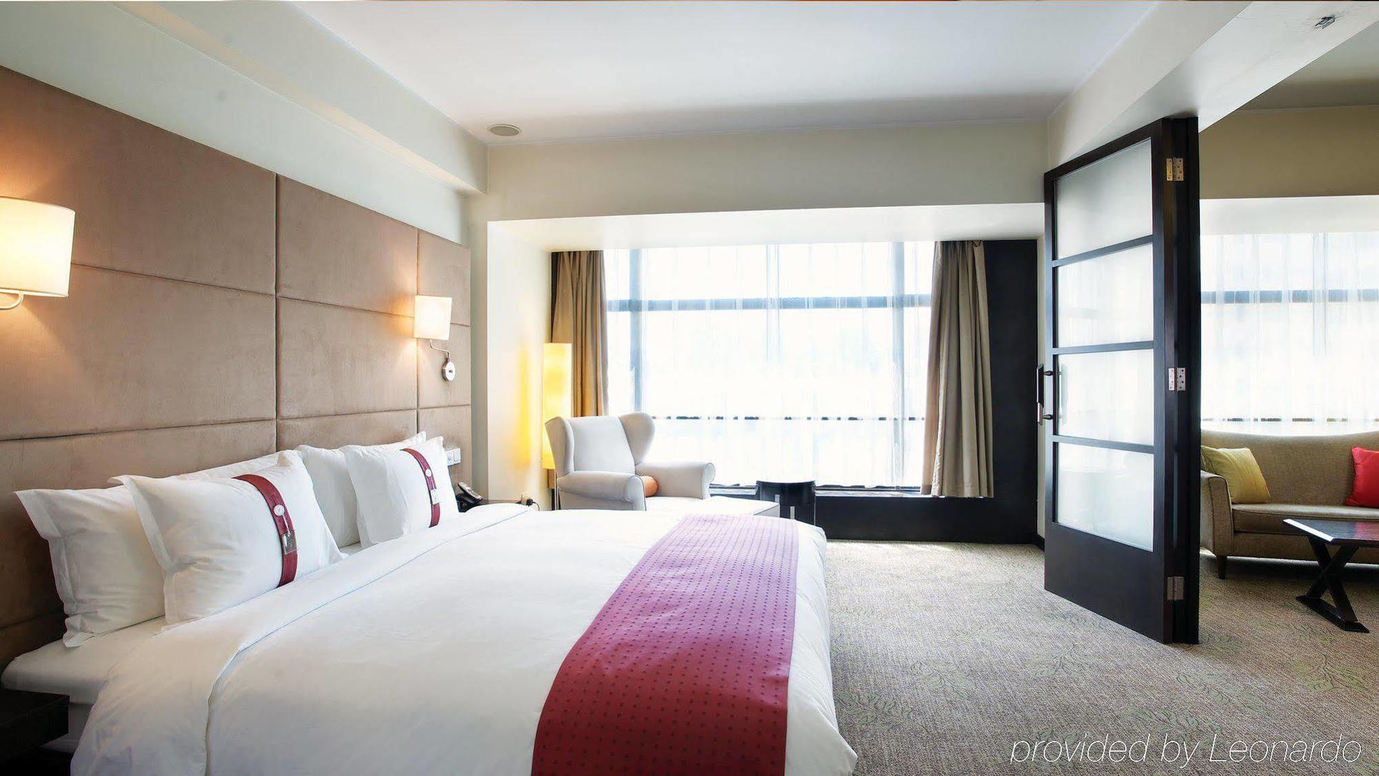Holiday Inn Central Plaza Пекин Экстерьер фото